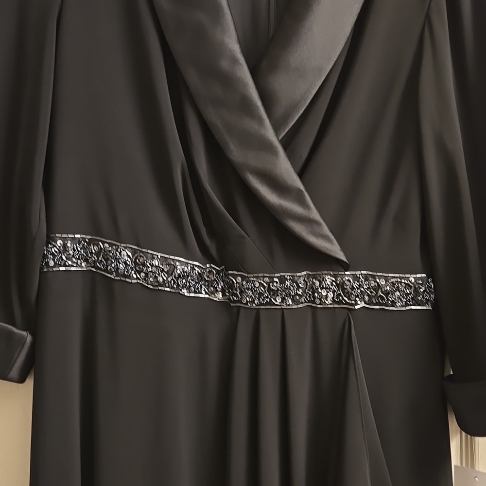 Alex Evenings Elegant Black Long Dress with Embellished Waist And Tuxedo Collar - Picture 3 of 6